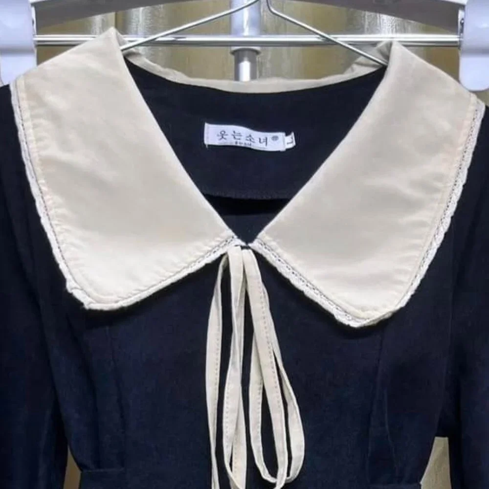 🎀 Black Dress with Oversized Cream Collar - Picture 2 of 3
